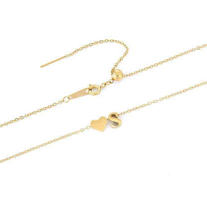 Collier pendentif lettre initiale avec coeur plaqué or