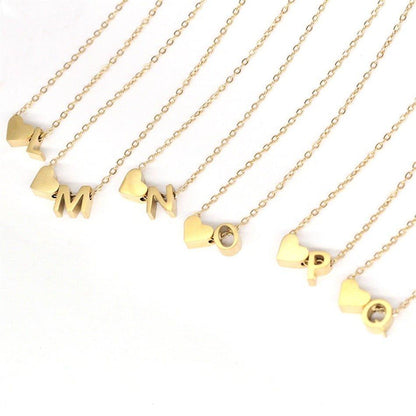 Collier pendentif lettre initiale avec coeur plaqué or