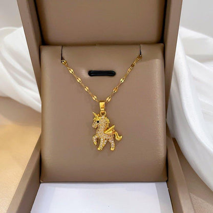 Collier pendentif licorne ornées de strass plaqué or
