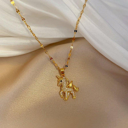 Collier pendentif licorne ornées de strass plaqué or