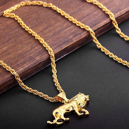 Collier pendentif lion longue chaine plaqué or