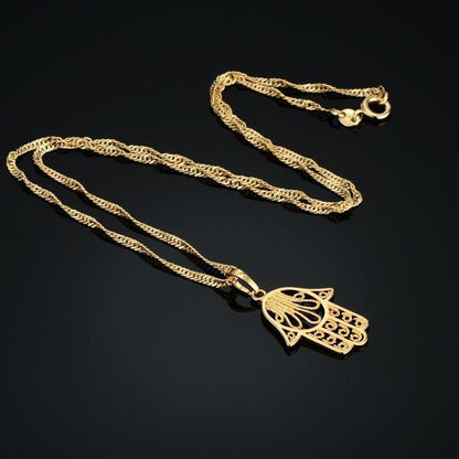 Collier pendentif main de fatma fine plaqué or