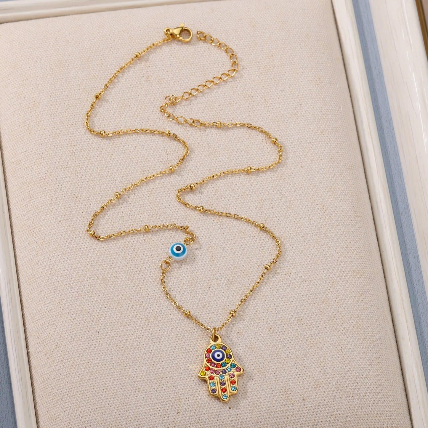 Collier pendentif main de fatma oeil plaqué or / argent