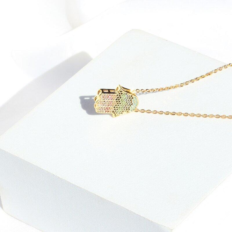 Collier pendentif main de fatma strass multicolore plaqué or