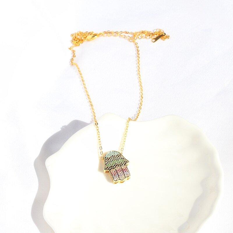 Collier pendentif main de fatma strass multicolore plaqué or