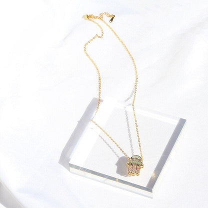 Collier pendentif main de fatma strass multicolore plaqué or
