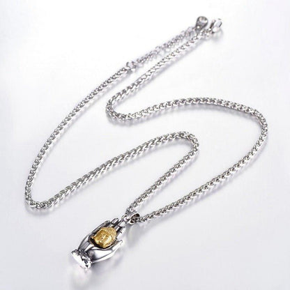 Collier pendentif main tenant une tête de Bouddha plaqué argent / or