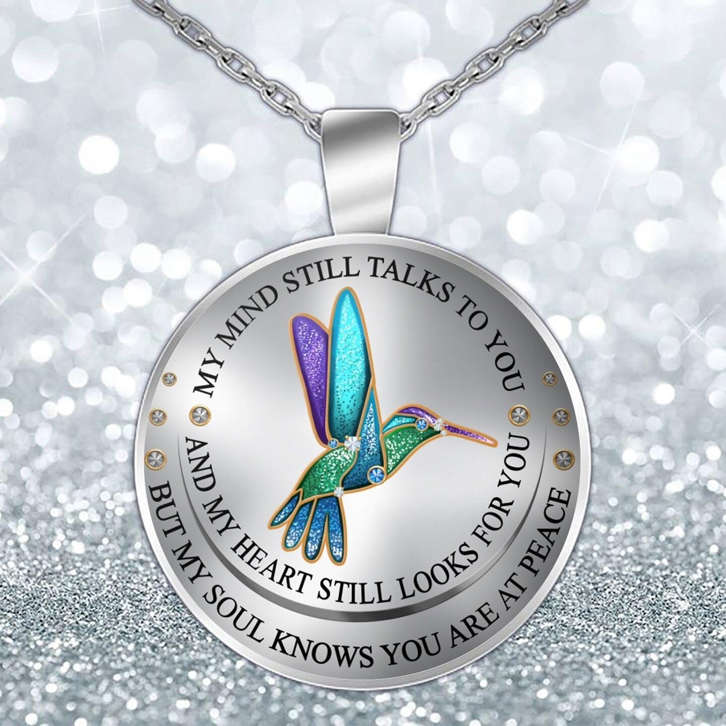 Collier pendentif médaillon colibri bleu en verre