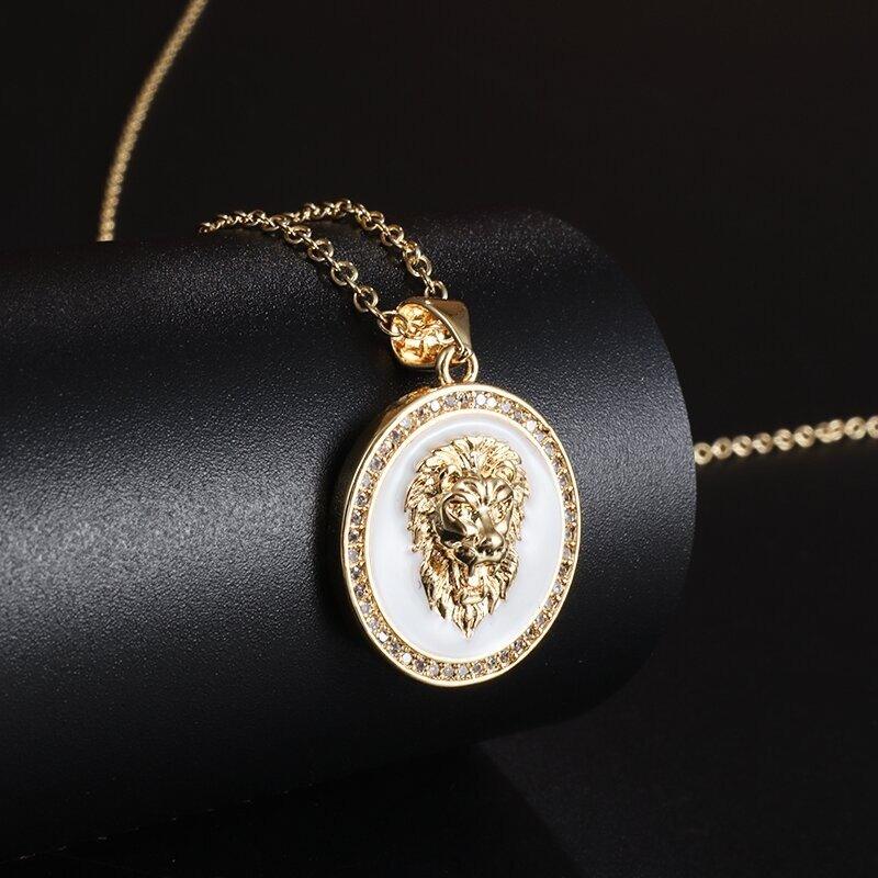 Collier pendentif médaillon tête de lion