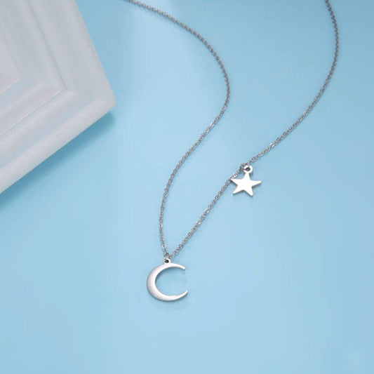 Collier pendentif minimaliste lune et étoile en plaqué argent