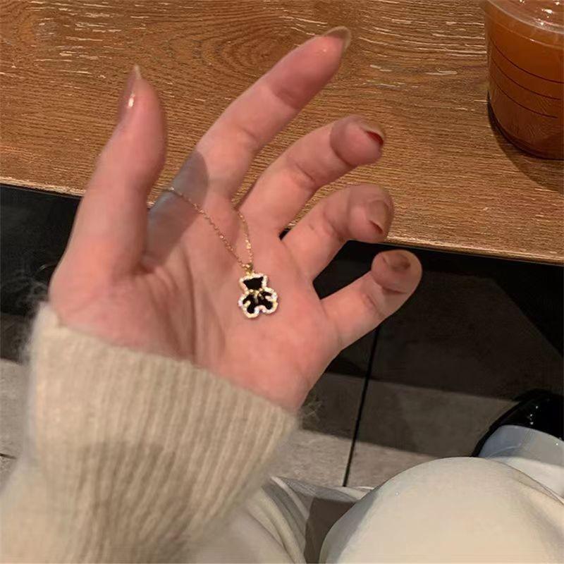 Collier pendentif ourson coréen