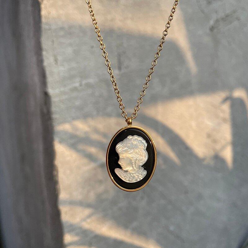 Collier pendentif ovale camé portrait en or pur 18k - MonPendentif