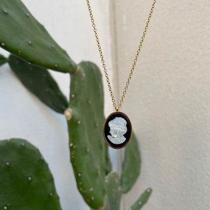 Collier pendentif ovale camé portrait en or pur 18k
