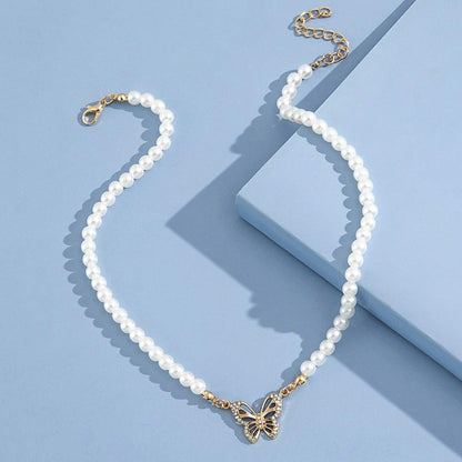 Collier pendentif papillon perlé ras du cou plaqué or