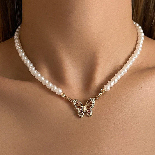 Collier pendentif papillon perlé ras du cou plaqué or
