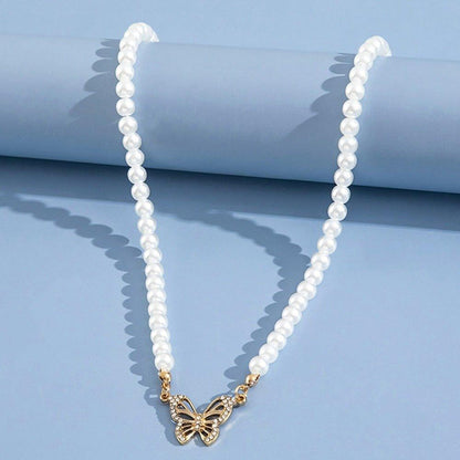 Collier pendentif papillon perlé ras du cou plaqué or