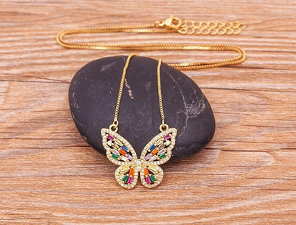 Collier pendentif papillon strass multicolore