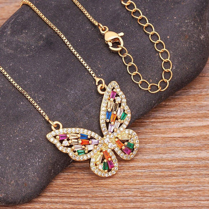 Collier pendentif papillon strass multicolore