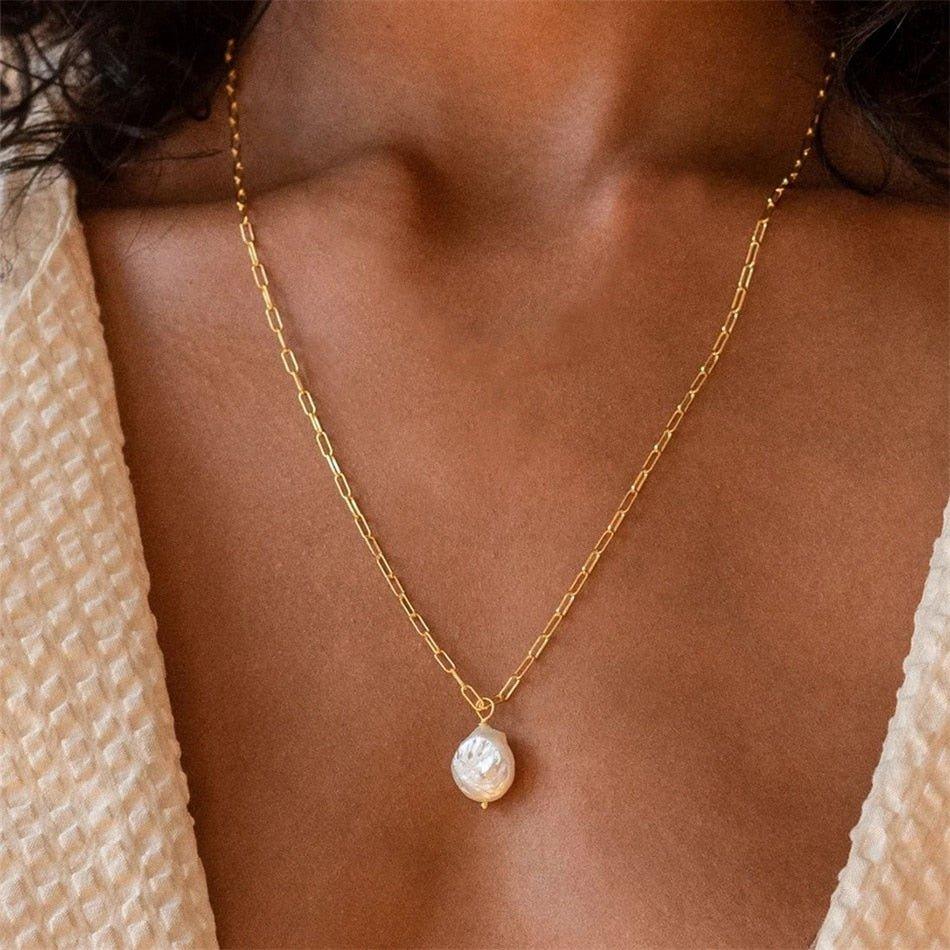 Collier pendentif perle solitaire irrégulier avec chaîne en or plaqué