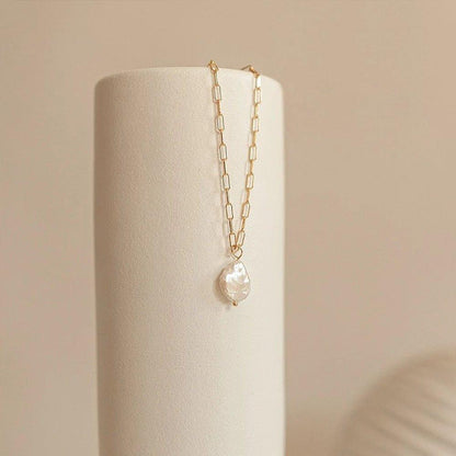 Collier pendentif perle solitaire irrégulier avec chaîne en or plaqué
