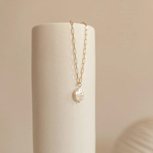 Collier pendentif perle solitaire irrégulier avec chaîne en or plaqué