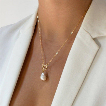 Collier pendentif perle solitaire irrégulière chaîne trombone plaqué or
