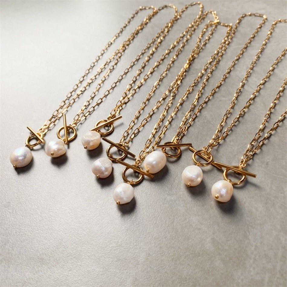 Collier pendentif perle solitaire irrégulière chaîne trombone plaqué or