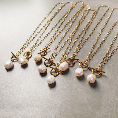 Collier pendentif perle solitaire irrégulière chaîne trombone plaqué or