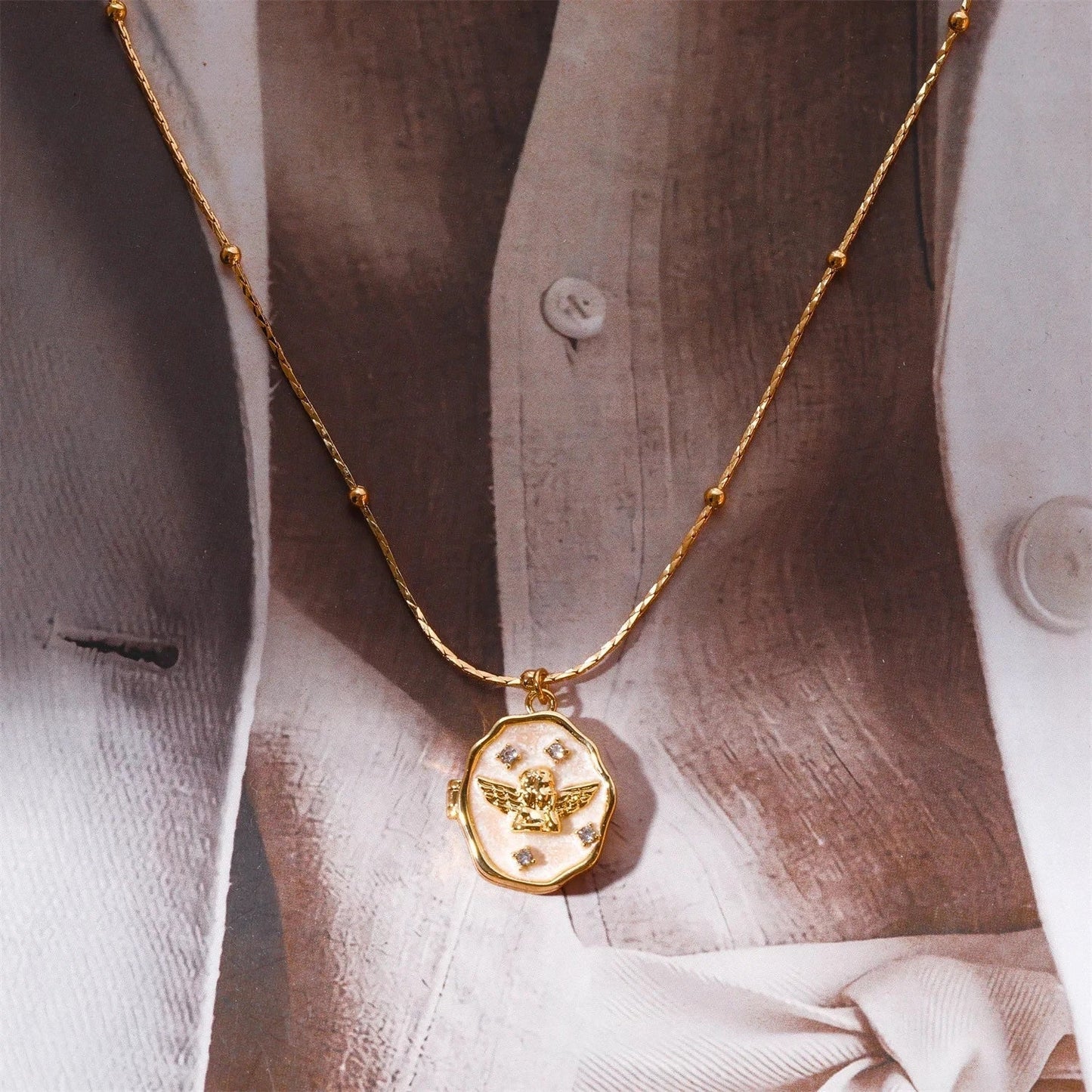 Collier pendentif porte photo nacrée ange