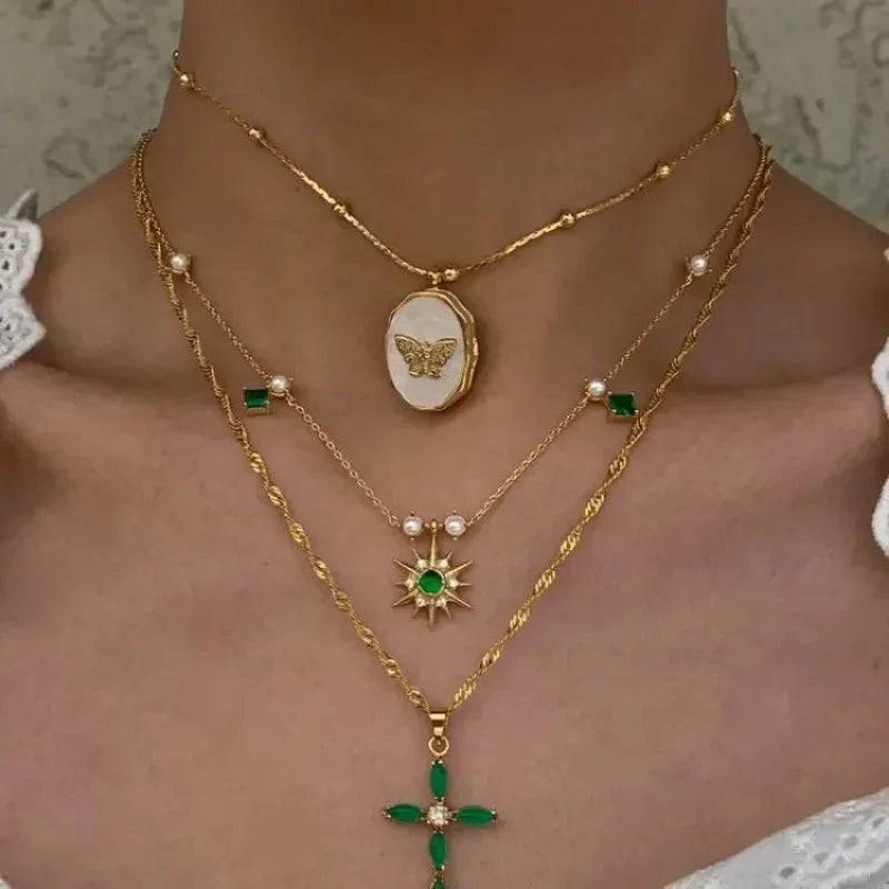 Collier pendentif porte photo nacrée papillon