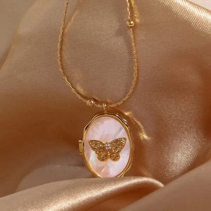 Collier pendentif porte photo nacrée papillon