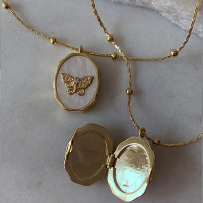 Collier pendentif porte photo nacrée papillon