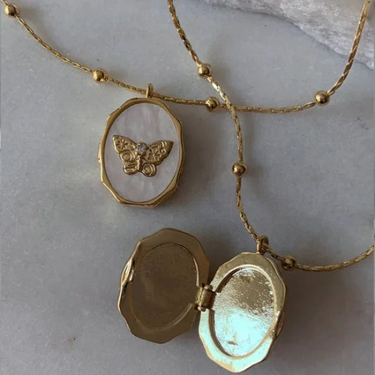 Collier pendentif porte photo nacrée papillon
