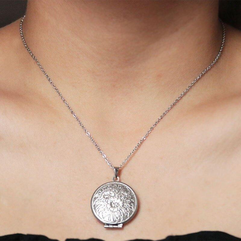 Collier pendentif porte photo rond dessiné