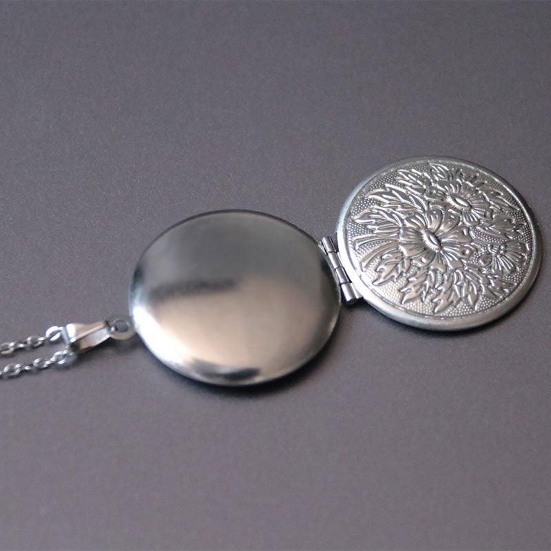 Collier pendentif porte photo rond dessiné