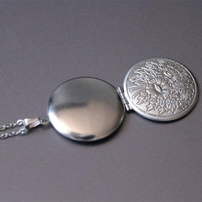 Collier pendentif porte photo rond dessiné