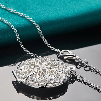 Collier pendentif porte photo rond sculpté en argent 925