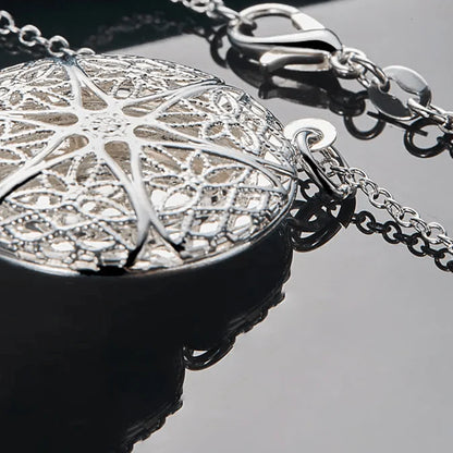 Collier pendentif porte photo rond sculpté en argent 925
