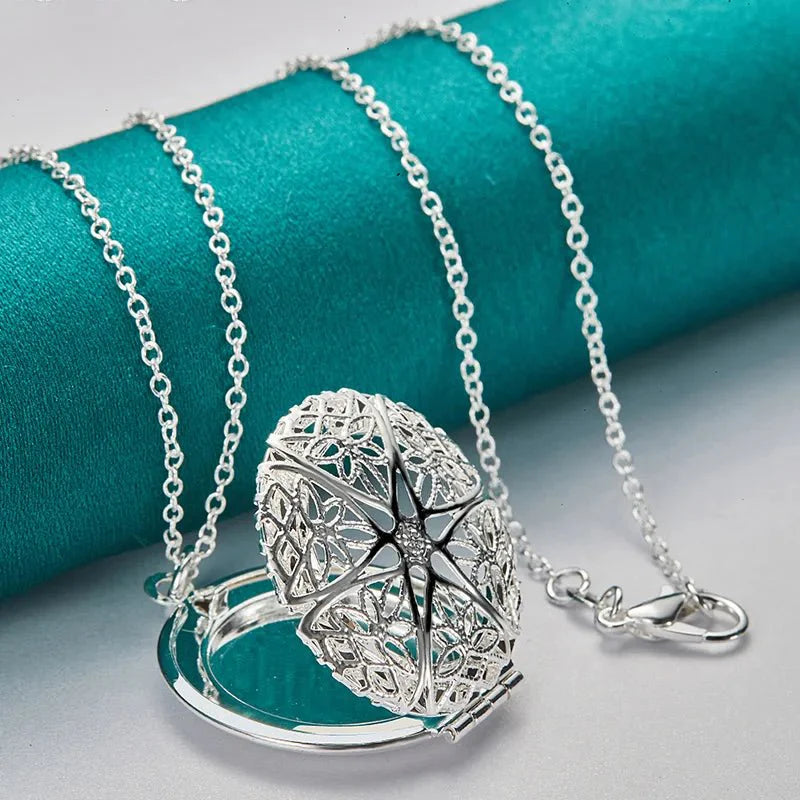 Collier pendentif porte photo rond sculpté en argent 925