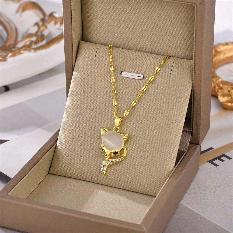 Collier pendentif renard pierre opale plaqué or