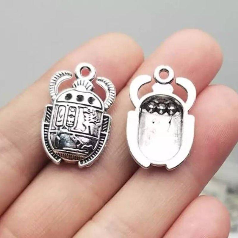 Collier pendentif scarabée égyptien plaqué argent