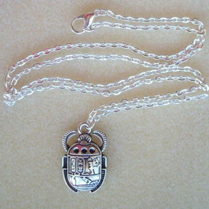 Collier pendentif scarabée égyptien plaqué argent