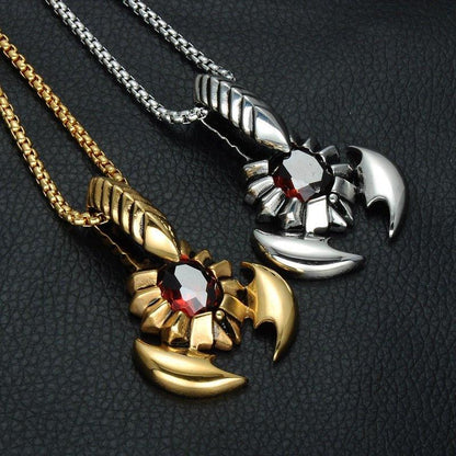 Collier pendentif scorpion cristal rouge plaqué or / argent