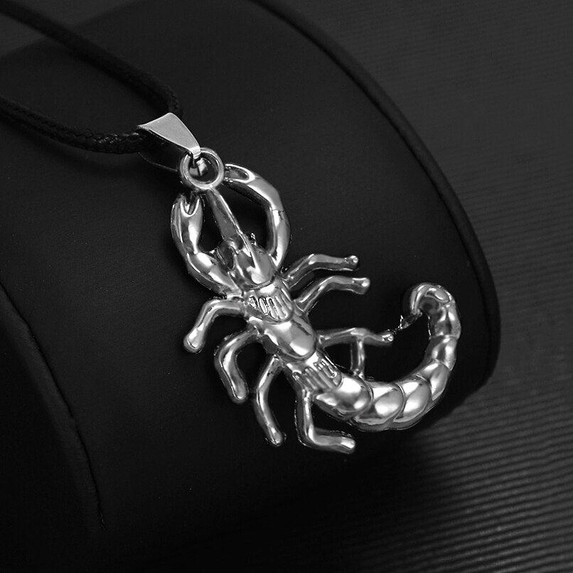 Collier pendentif scorpion relief - MonPendentif