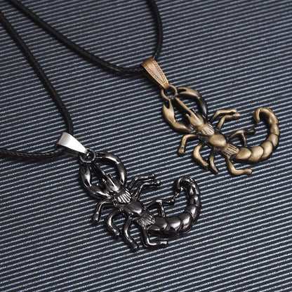 Collier pendentif scorpion relief
