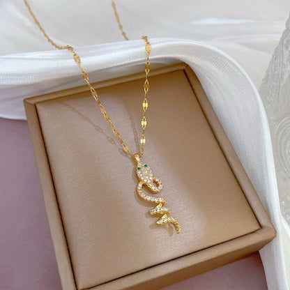 Collier pendentif serpent enroulé strass