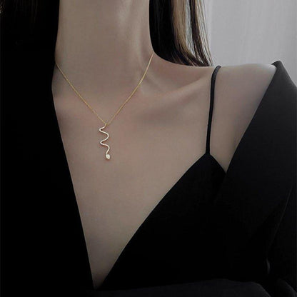 Collier pendentif serpent plat strass