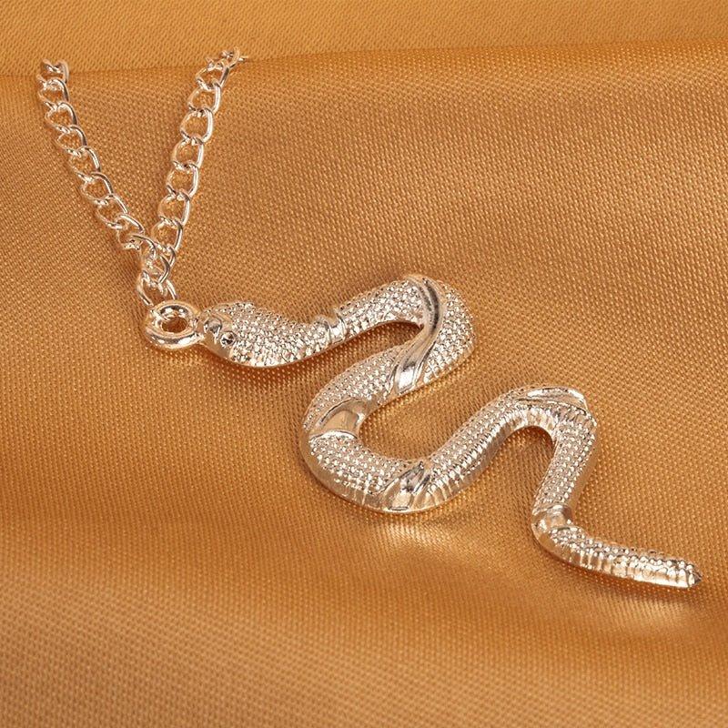 Collier pendentif serpent relief chaîne maillon