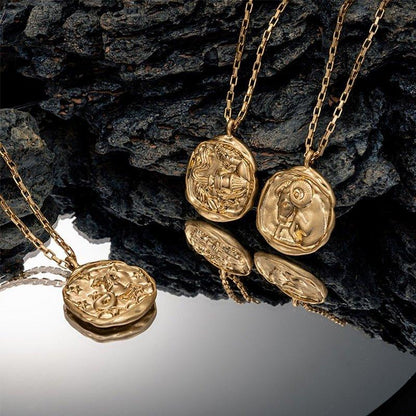 Collier pendentif signe astrologique médaille ronde irrégulière plaqué or