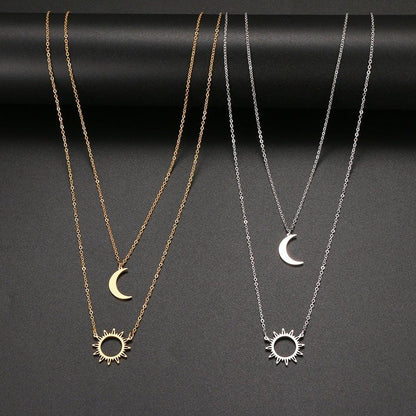 Collier pendentif soleil et lune plat ras de cou plaqué or / argent